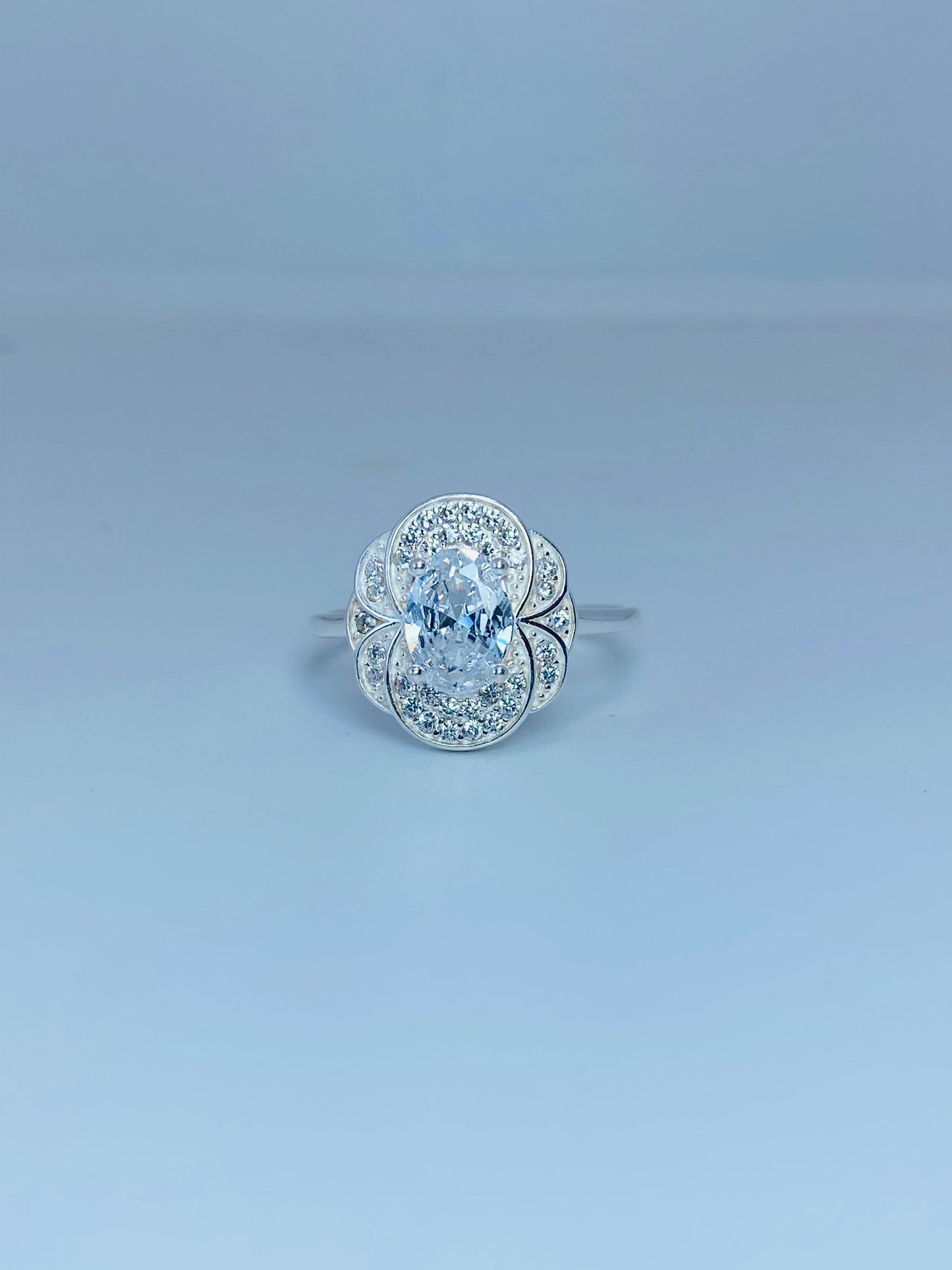 Twilight Elegance Ring - Dual-Tone Gemstone Ring with Exquisite Design