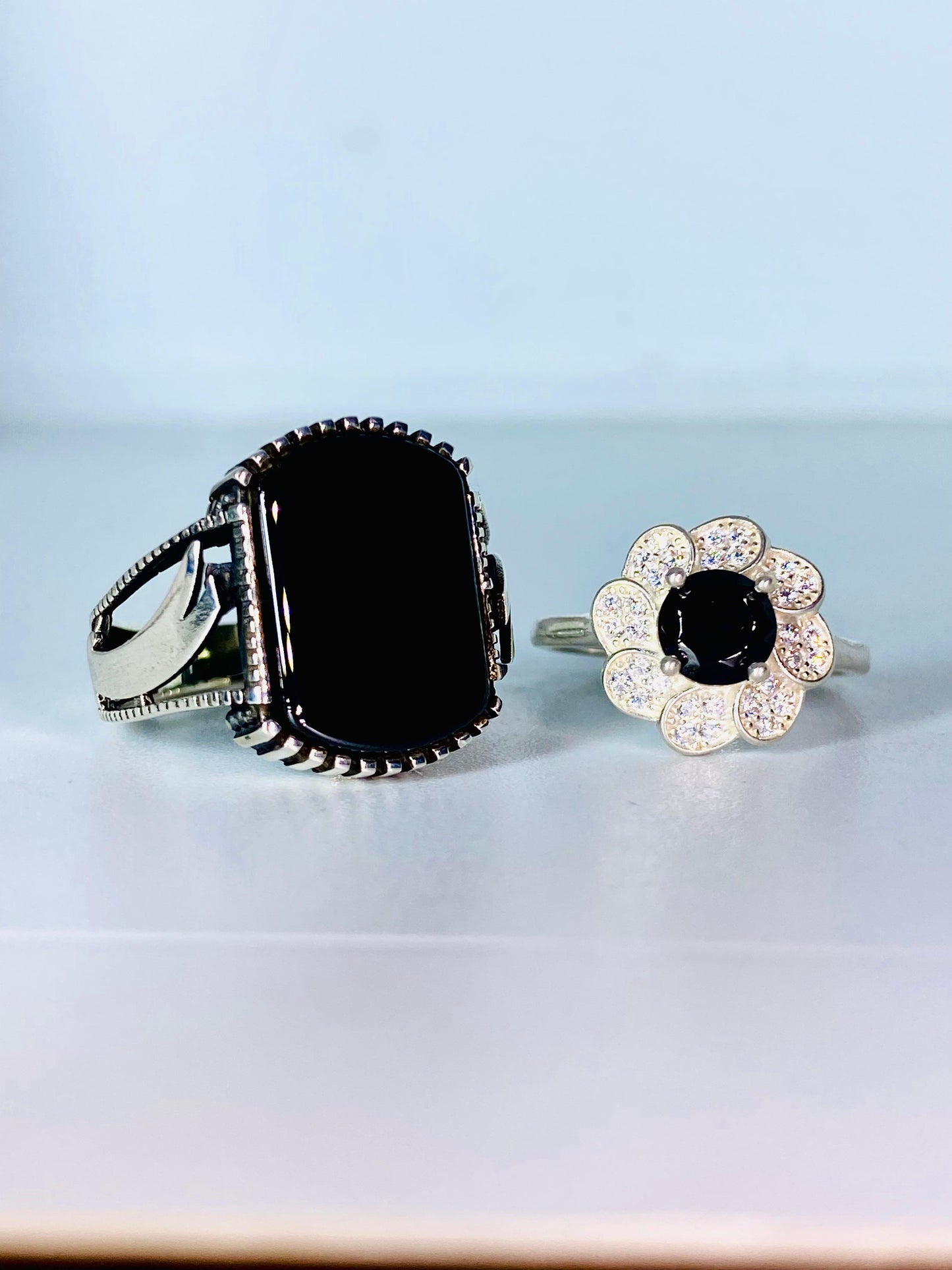 Elegant Black Onyx Couple Rings with Detailed Side Craft