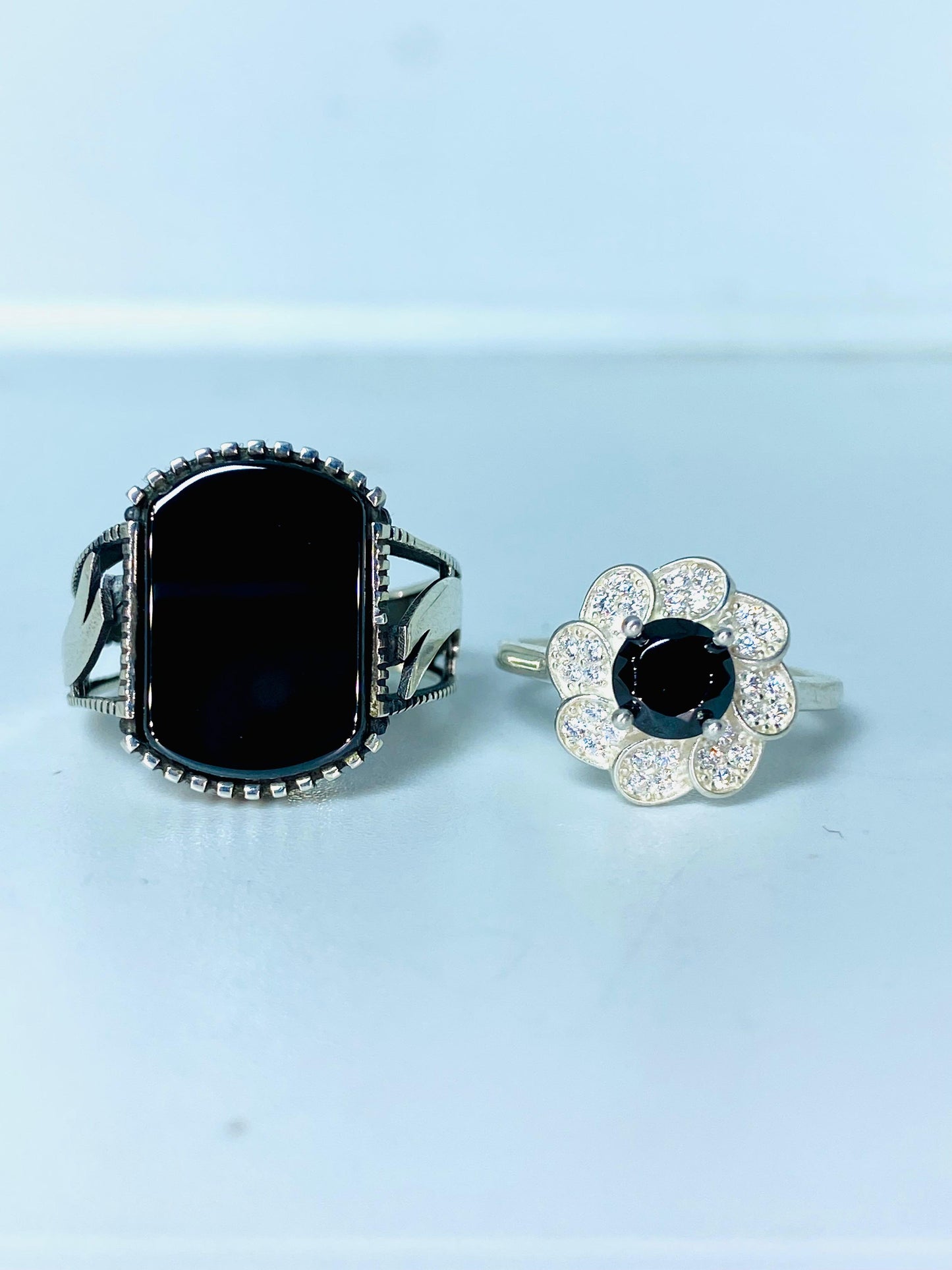 Elegant Black Onyx Couple Rings with Detailed Side Craft