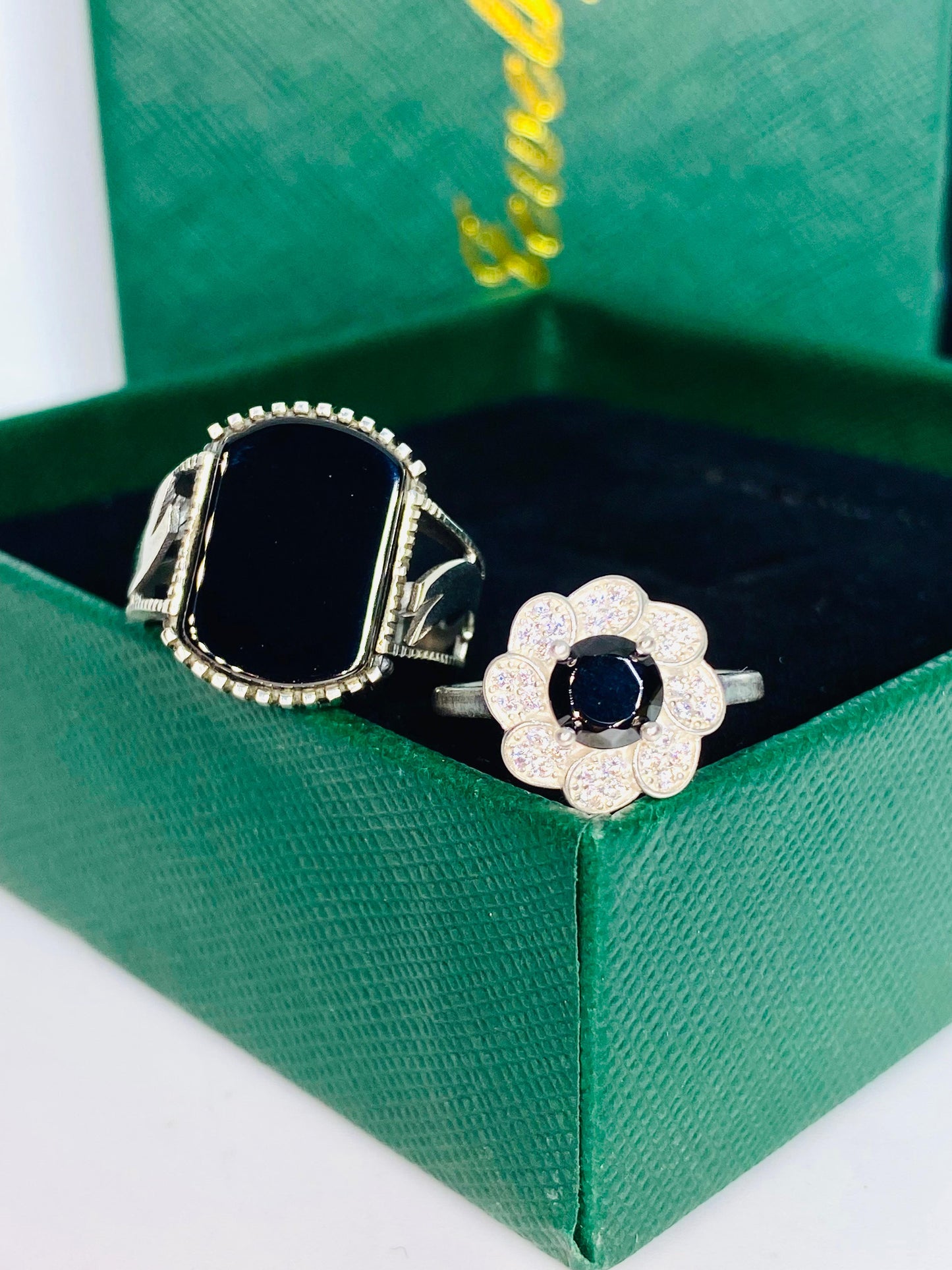 Elegant Black Onyx Couple Rings with Detailed Side Craft